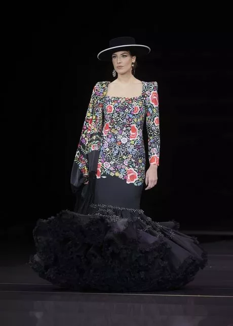 trajes-de-flamenca-de-pantalon-2023-64_18-11 Фламенко костюми от панталон 2023