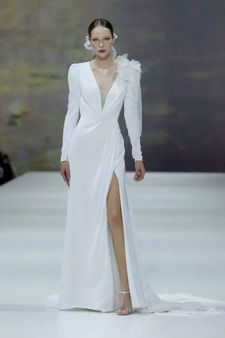 vestidos-de-fiesta-blancos-2023-69_9-17 Бели абитуриентски рокли 2023