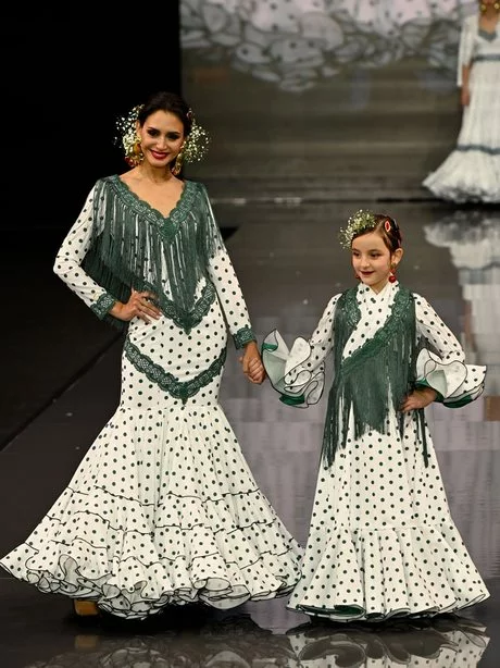 vestidos-de-flamenca-2023-nina-59_12-4 Фламенко рокли за момичета 2023