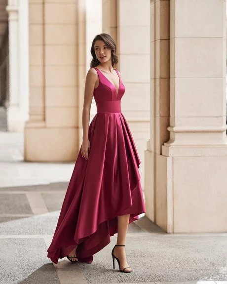 vestidos-de-noche-corte-imperio-2023-77_10-3 Вечерни рокли в стил Империя 2023