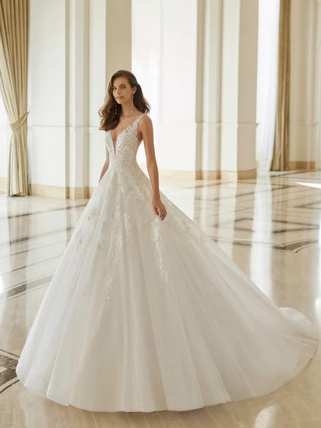 vestidos-de-novia-2023-corte-princesa-17_2-11 Сватбени рокли 2023 за принцеси