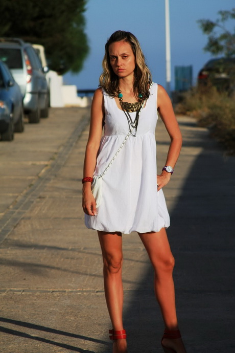 outfit-con-vestido-blanco-21_10 Облекло с бяла рокля