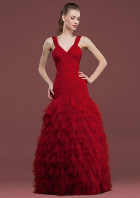 Модел червена рокля