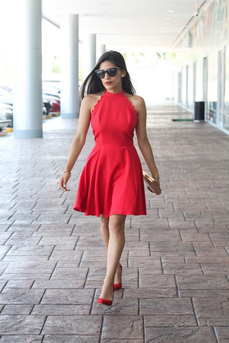 Облекло червена рокля