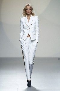 trajes-color-blanco-para-mujer-20_11 Бели костюми за жени