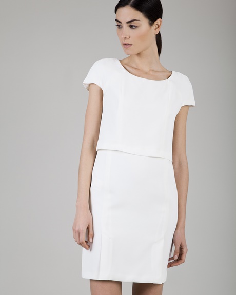 Бяла рокля с къс ръкав