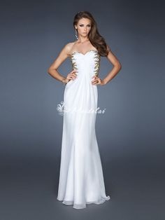 Бяла бална рокля