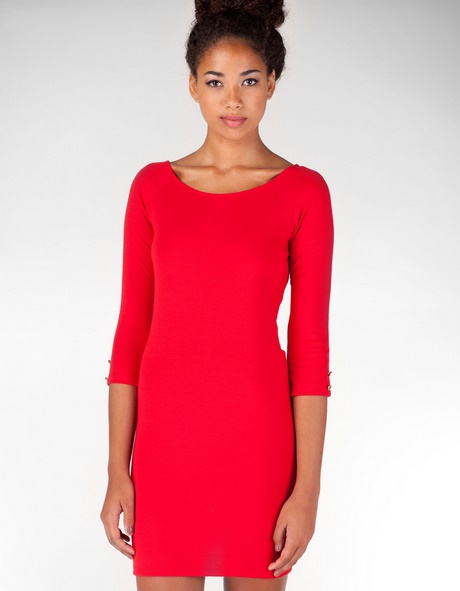 Червена рокля с къс ръкав