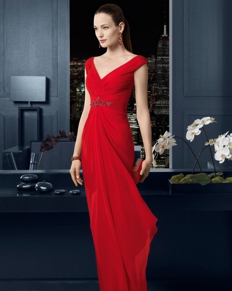 Червена рокля с кристали