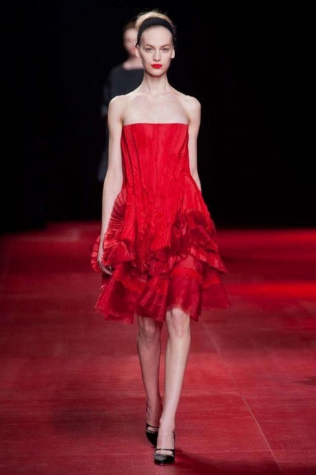 vestido-rojo-volantes-03_5 Червена рокля с къдрици