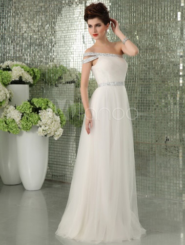 vestidos-de-fiesta-en-color-blanco-18_8 Абитуриентски рокли в бяло