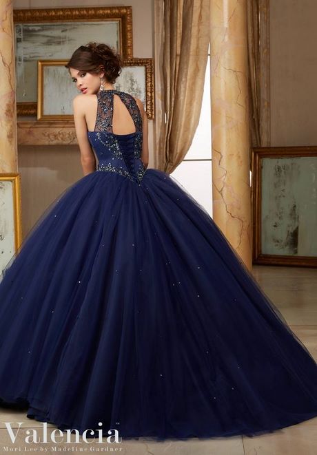 Снимки на 15-годишни рокли в синьо принцеса стил