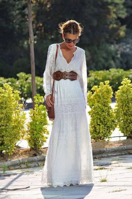 Широка бяла рокля