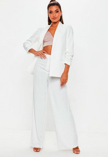 trajes-de-mujer-color-blanco-84_5 Дамски костюми от бял цвят