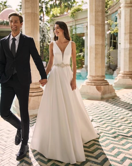 mejores-vestidos-de-novia-2024-31_7-18 Най-добрите сватбени рокли на 2024 година