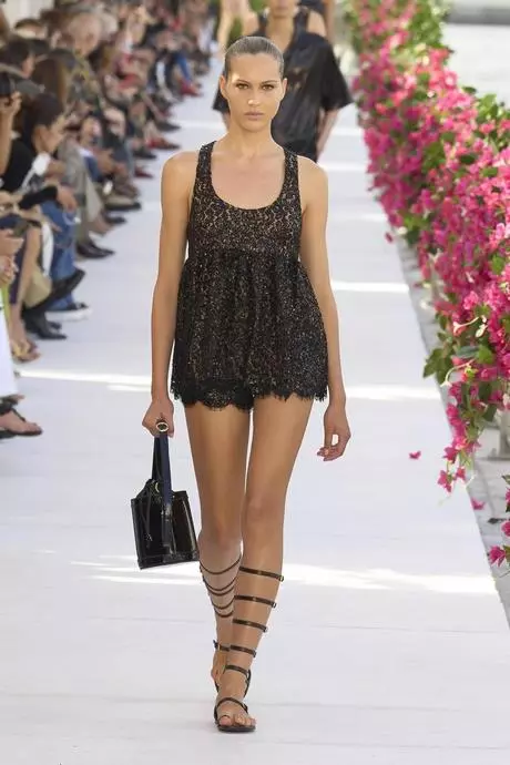 moda-vestidos-cortos-2024-93_4-14 Модни къси рокли 2024