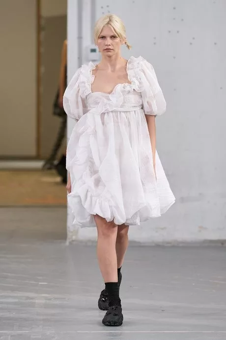 vestido-blanco-invierno-2024-44_5-14 Бяла рокля зима 2024