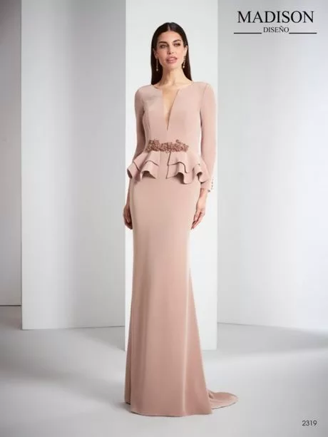 vestidos-de-noche-elegantes-2024-88_14-7 Елегантни вечерни рокли 2024