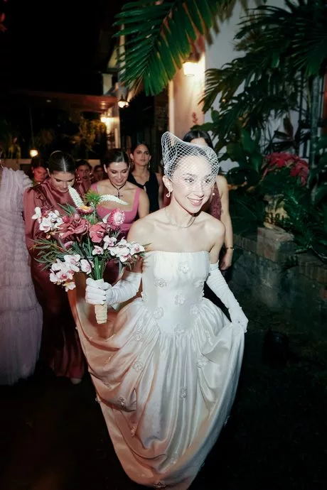 vestidos-de-novia-carolina-herrera-2024-93_2-13 2024 сватбени рокли на Каролина Ерера