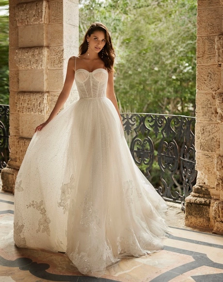 vestidos-de-novia-encaje-2024-17_15-8 Дантелени сватбени рокли 2024