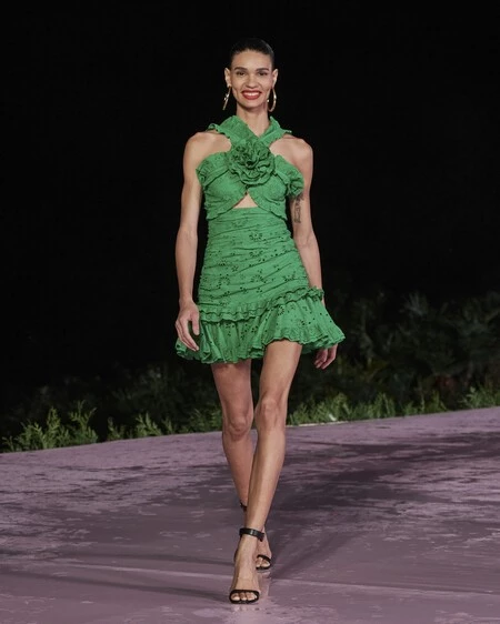 vestidos-en-moda-2024-04-1 Рокли в модата на 2024 година