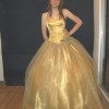 Златни петнадесетгодишни рокли