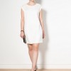Модел бяла рокля