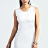 Прилепваща бяла рокля