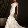 Бяла сватбена рокля