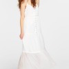 Модели на бели дълги рокли
